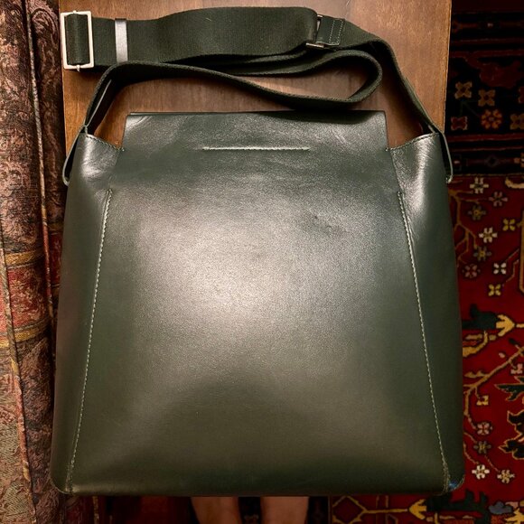 Everlane The Form Crossbody Shoulder Bag in Dark Green - Picture 4 of 6